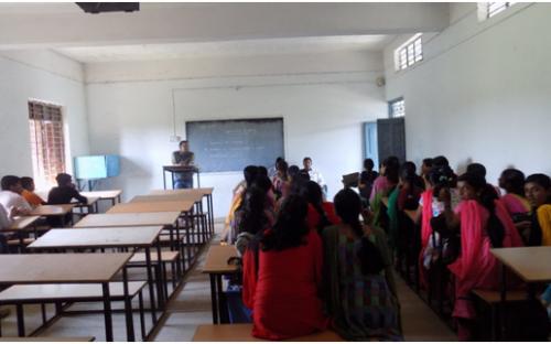 Prof. Lahoti Ramesh delivering a lecture on the occasion of Seminar Reading